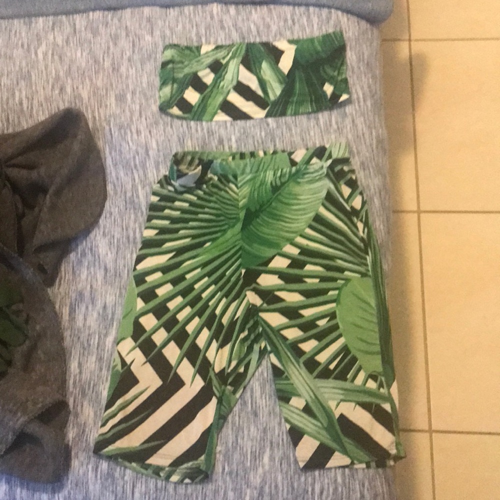 Tropical crop and matching Capri pants